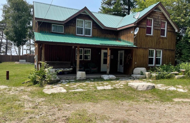 4 Bedroom Cottage On Manitoulin Island, Ontario