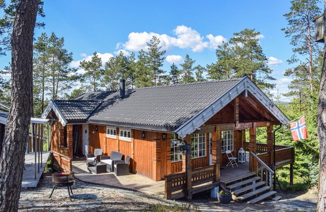 4 bedroom cozy home in Kornsjø