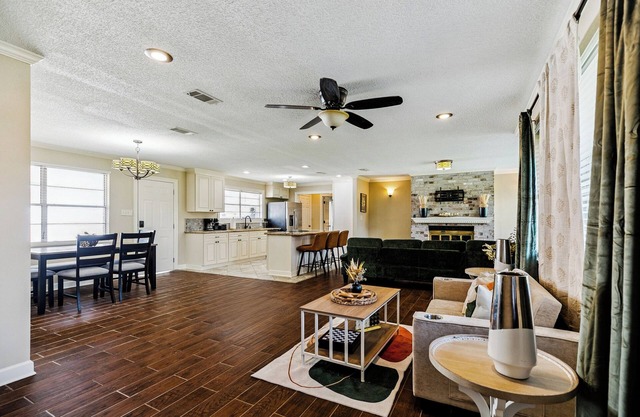 4-bedroom Cozy Home in Gonzales