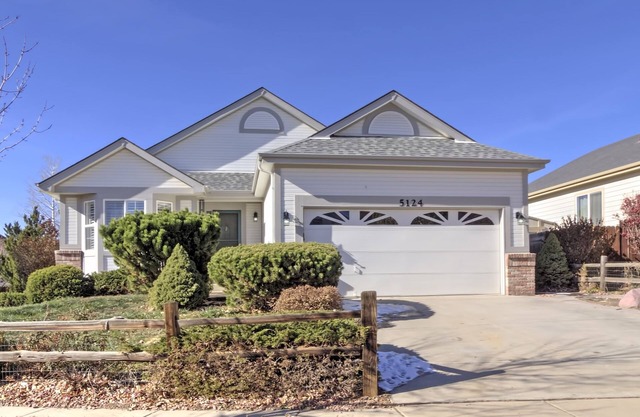 4 bedroom cutie w/2 car garage