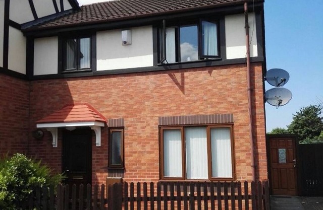 4 BEDROOM ENTIRE HOUSE NEAR MANCHESTER CITY STADIUM