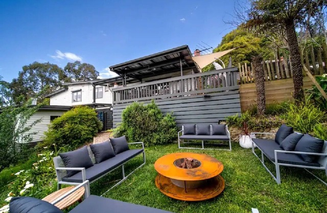 4 Bedroom fun house - spa, sauna, fire pits & more