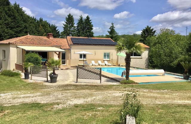 4 bedroom gîte with private pool Dordogne valley