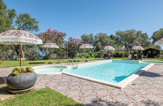 4 bedroom gorgeous home in Acquedolci