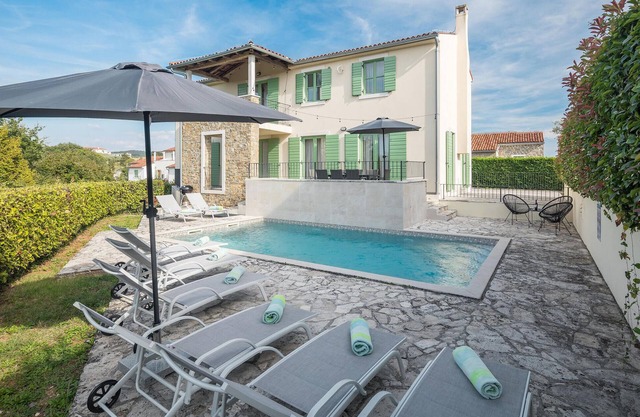 4 bedroom gorgeous home in Baredine