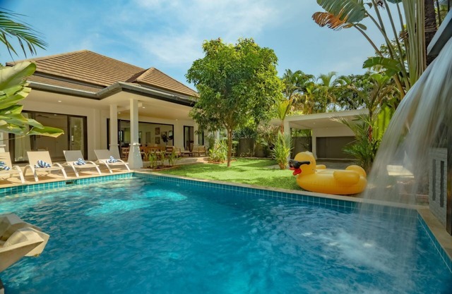 4 Bedroom Haven, Family or Big Group Vacation House