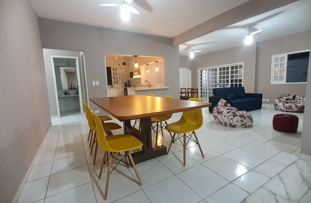 4 bedroom holiday home on Pernambuco beach - Guarujá 18 persons SP