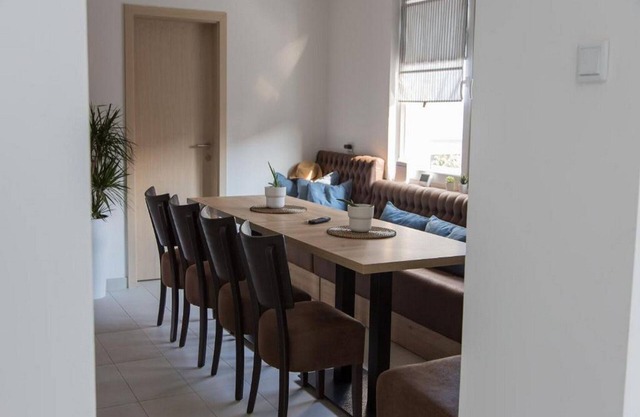 4 bedroom holiday home with pool
