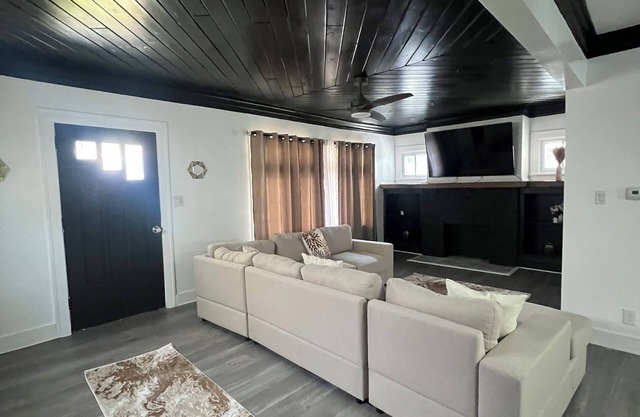 4-bedroom home away from home in the heart of Cleveland