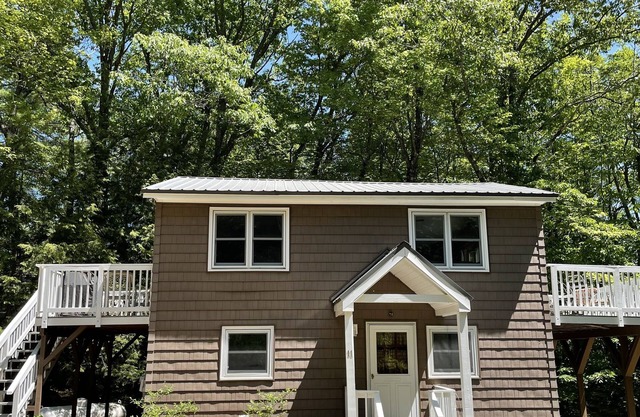 4 bedroom home in Bridgton, Maine. 3 min to Pleasant Mtn. 2 min to Moose Pond.