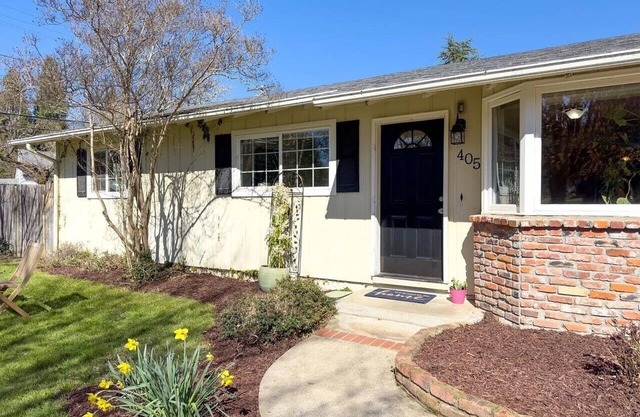 4 Bedroom Home in the Heart of the Historic- Jacksonville, OR
