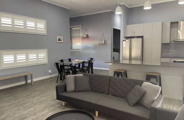 4 Bedroom Home Thirlmere..Walk to NSW Rail Transport Museum