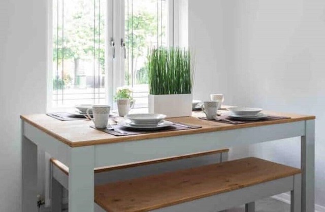 4 Bedroom Home With Games Room!