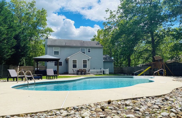4-Bedroom House with Inground Pool near LBI
