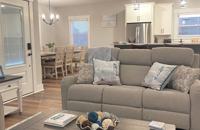 4-bedroom house in brilliant Kill Devil Hills, pet friendly, fenced in backyard