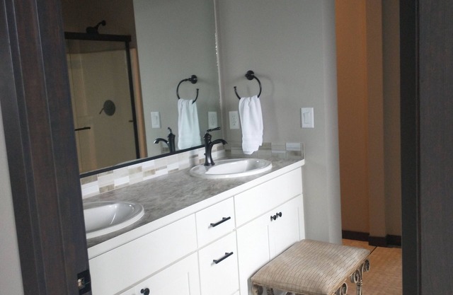 4-bedroom house in charming Coeur d'Alene with AC, WiFi, fitness room