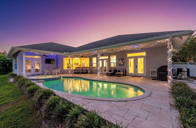 4-bedroom house in charming Bradenton, with private pool, spa, and boat dock.