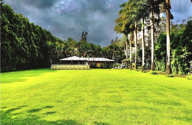 4-bedroom house in tranquil Keaau ~ HPP with pool ~ Authentic Hawaiian Oasis