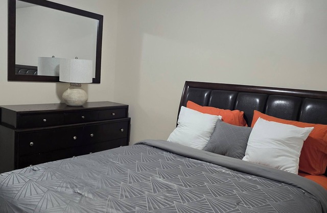 4-bedroom house in beautiful Warrenville with WiFi, AC. Start your getaway now