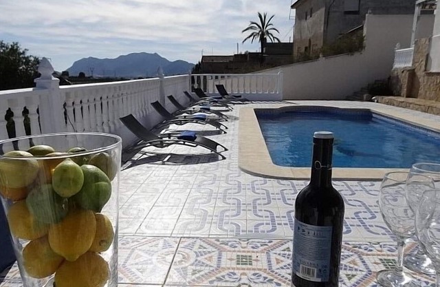 4 Bedroom House private pool, BBQ, sleeps 8 8 minute walk into the village