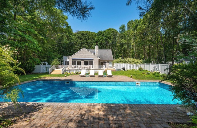 4-bedroom house in beautiful Shelter Island with pool, perfect for families
