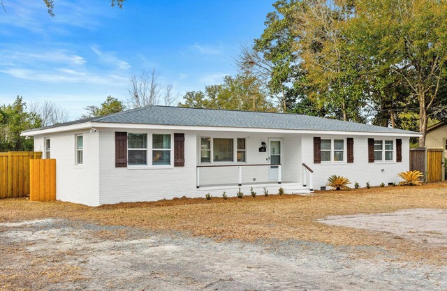 4-bedroom house w/Pool in Wilmington. Close to Wrightsville Beach, Mayfair & DT