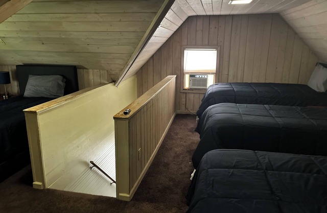 4-bedroom house with Wi-Fi, AC. Only 4 minutes from Elvis Presley's Mansion.