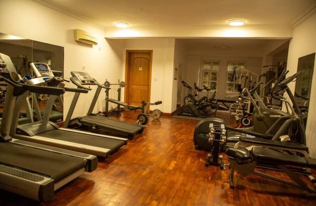 4-bedroom Ikoyi - private chef & Janitor, 2 options of High-speed internet, A.c