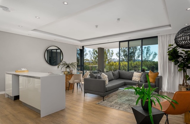 4 Bedroom Luxury close to the VandA Waterfront