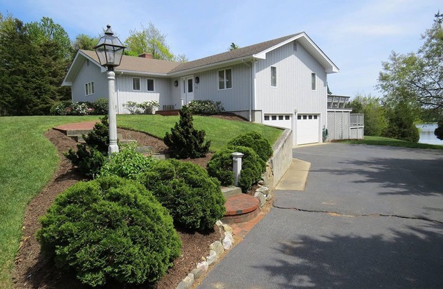 4 Bedroom Meetinghouse Pond Waterfront