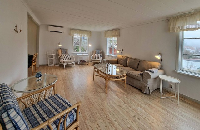 4 bedroom nice home in Bovallstrand