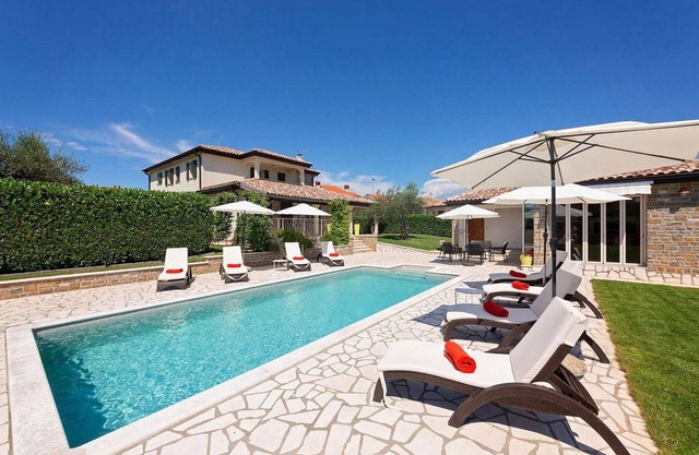 4 bedroom nice home in Buje