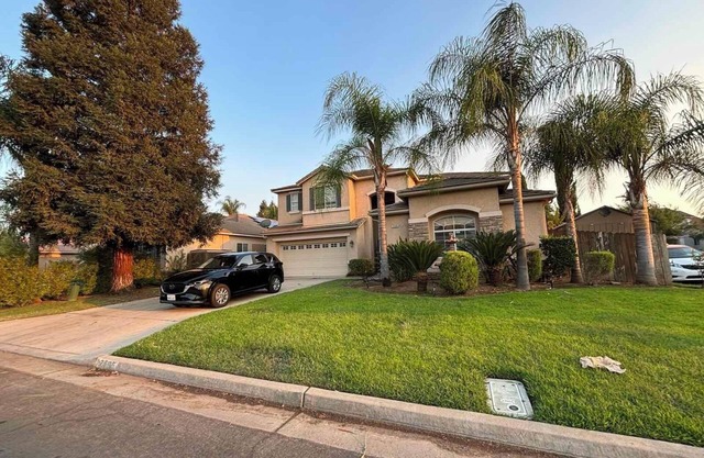 4-bedroom pool house in Fresno, hub for all California destinations &attractions