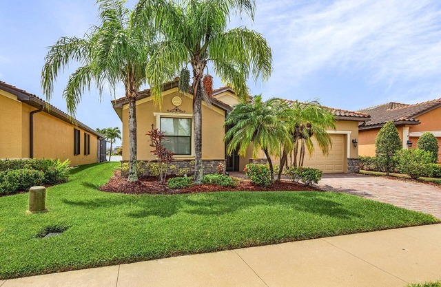4-bedroom Private Pool Home