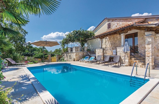 4 bedroom stunning home in Puzari