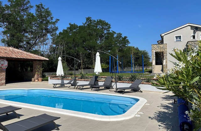 4 bedroom stunning home in Lopar