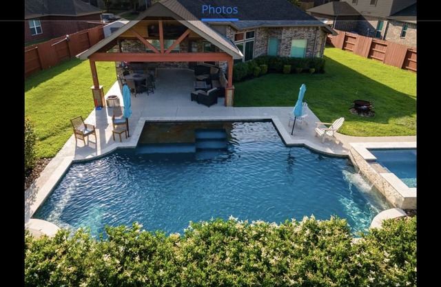 4-bedroom vacation home just 10 minutes drive to Deerbrook Mall