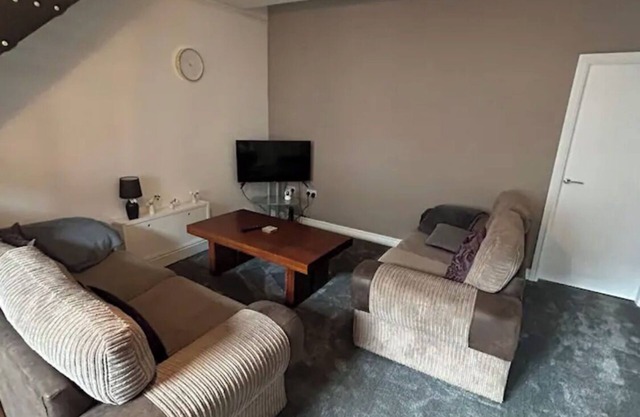 4-bedroom Victorian terrace house in Clayton-le-Moors