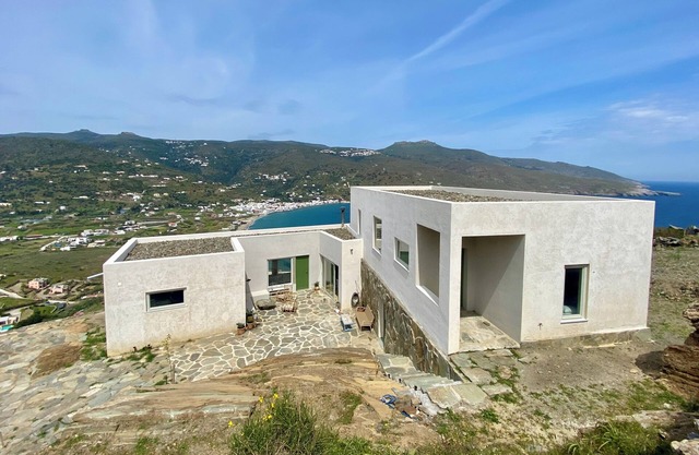 4-bedroom villa overlooking the bay of Korthi
