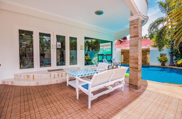 4 Bedroom Villa with Private Pool 5 Minutes Walking Street and Beaches