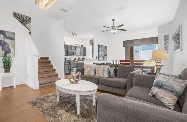 4 Bedrooms/3 Bathrooms/Regal Palms (814CA)