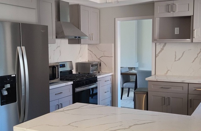 4 Bedrooms, 4 Bathrooms, 1.7 miles away from DisneyLand,