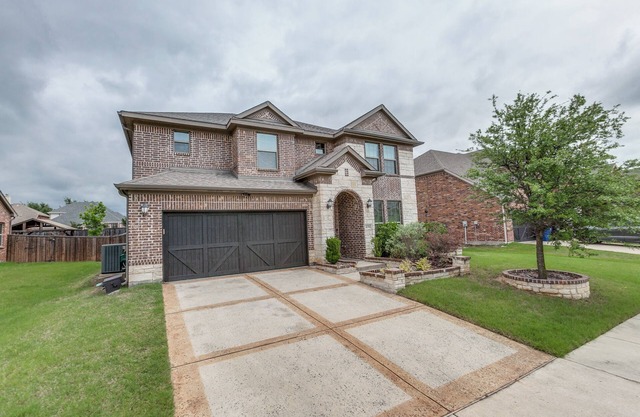 4 Beds 4 bath- EV Charger, Gym, Media room, Yard & Pool