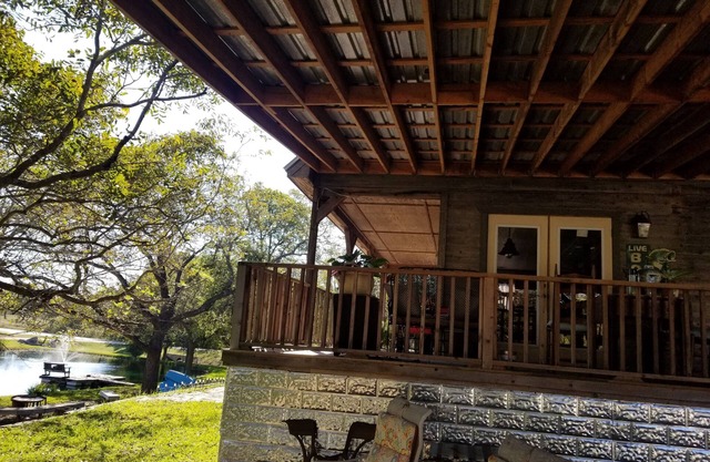 4 Br 2B ,Water veiw w/fountain Pond House close to Wineries & Brewers