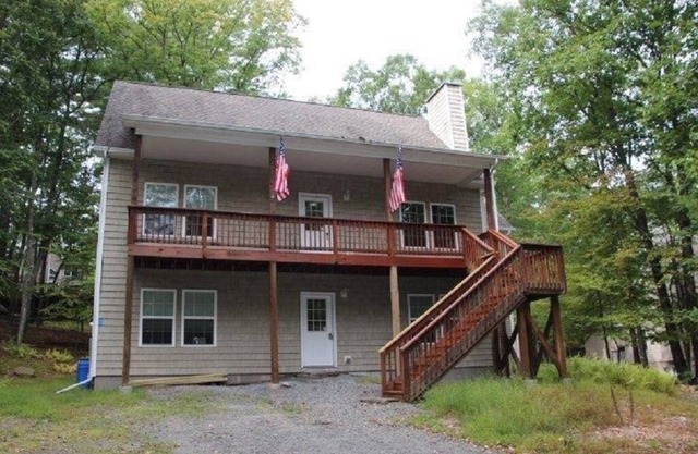 4 BR 3 Bath Centrally located in amenity filled community of Masthope. Sleep 12
