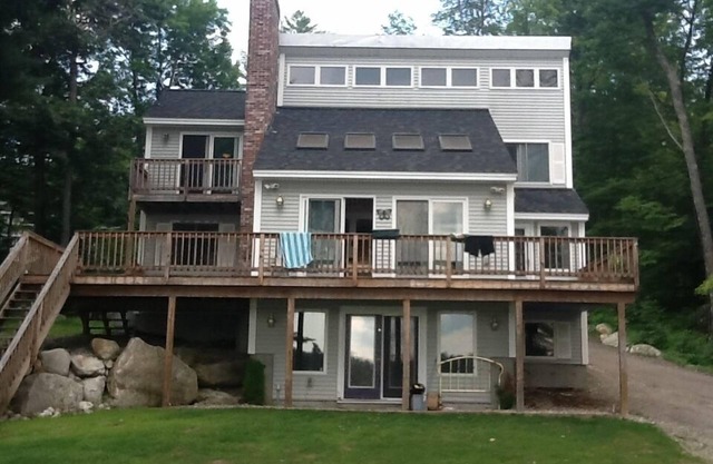 4 BR/3 Bath Lakefront Sleeps 12