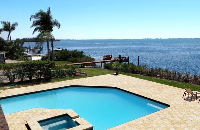 4 BR Bayfront Pool Home ☀️ Amazing Sunsets ☀️ Spectacular Views