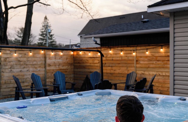 4 BR Beach Cottage: Hot Tub- Firepit-Table tennis
