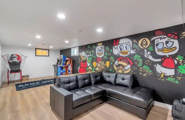 4 BR home with game room & large backyard to entertain Centrally located Near DT