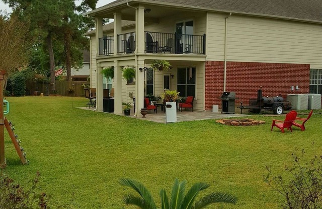 4 BR Large Home 15 min from Downtown